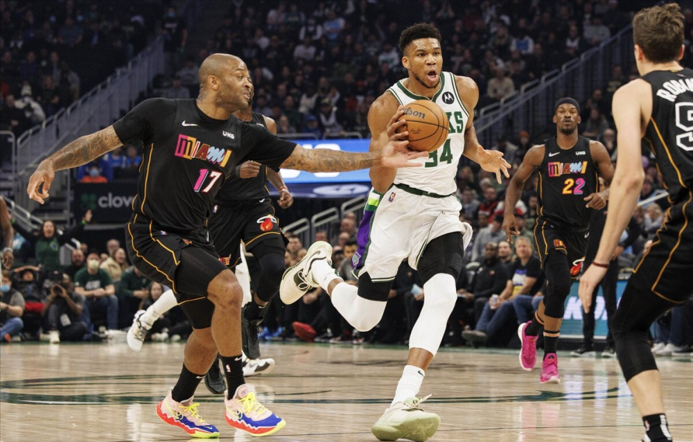  巴特勒关键抢断热火险胜雄鹿稳固东部前三