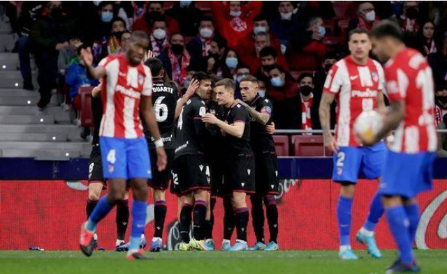  格勒诺布尔黑马狂奔，客场爆冷掀翻卫冕冠军  